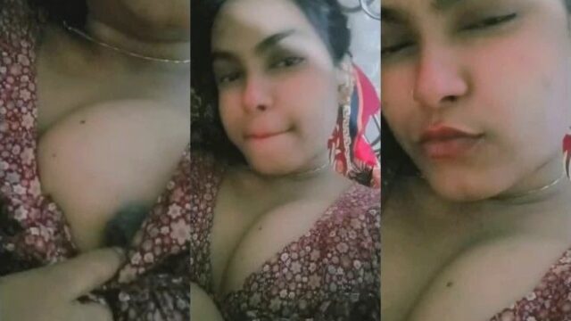 Desi Girl Shows Boobs Watch