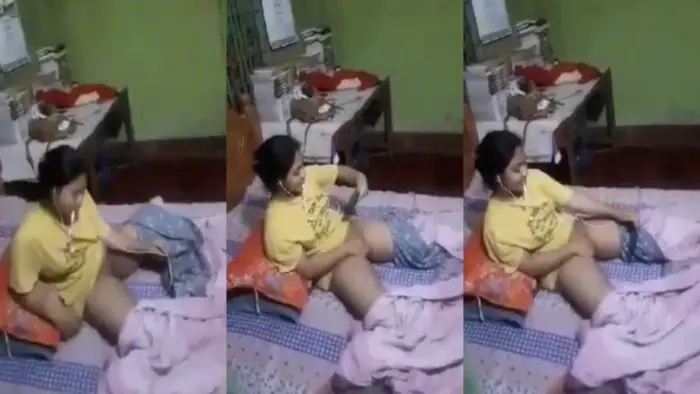 Cute Bengali Teen Didi’s Live Call Show Pussy Watch