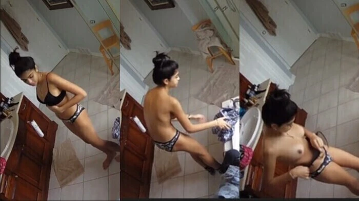 INDIAN CUTE COLLEGE TEEN GIRL BATHROOM Watch